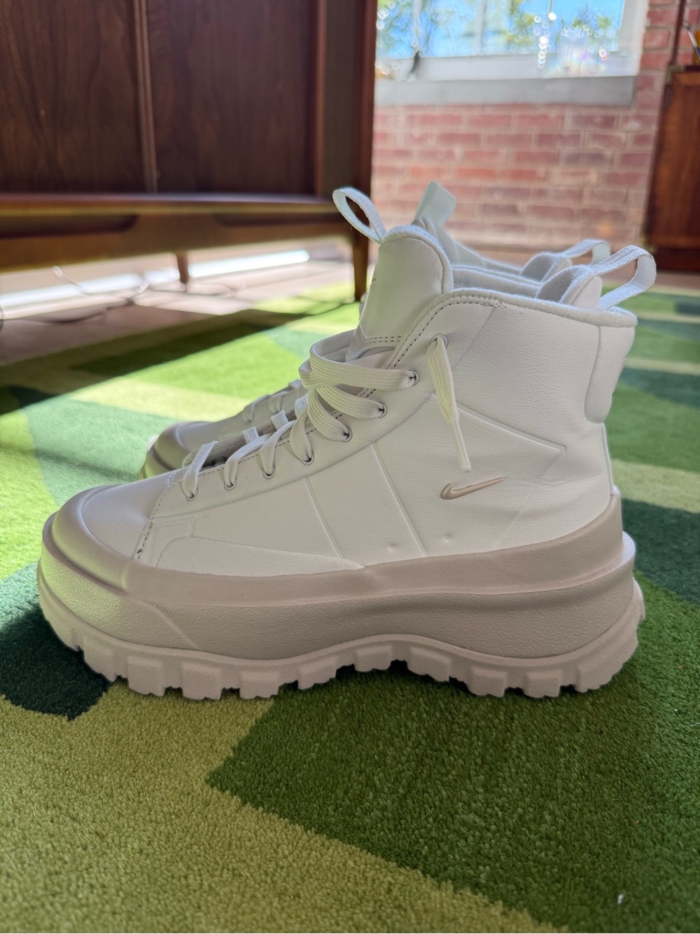 Nike Blazer Roam Mid Women’s Winterized Boot - US 7.5